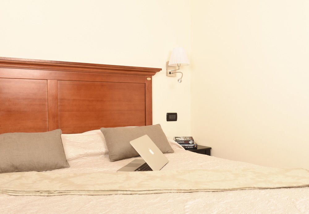 Готель Residenza Roma Екстер'єр фото